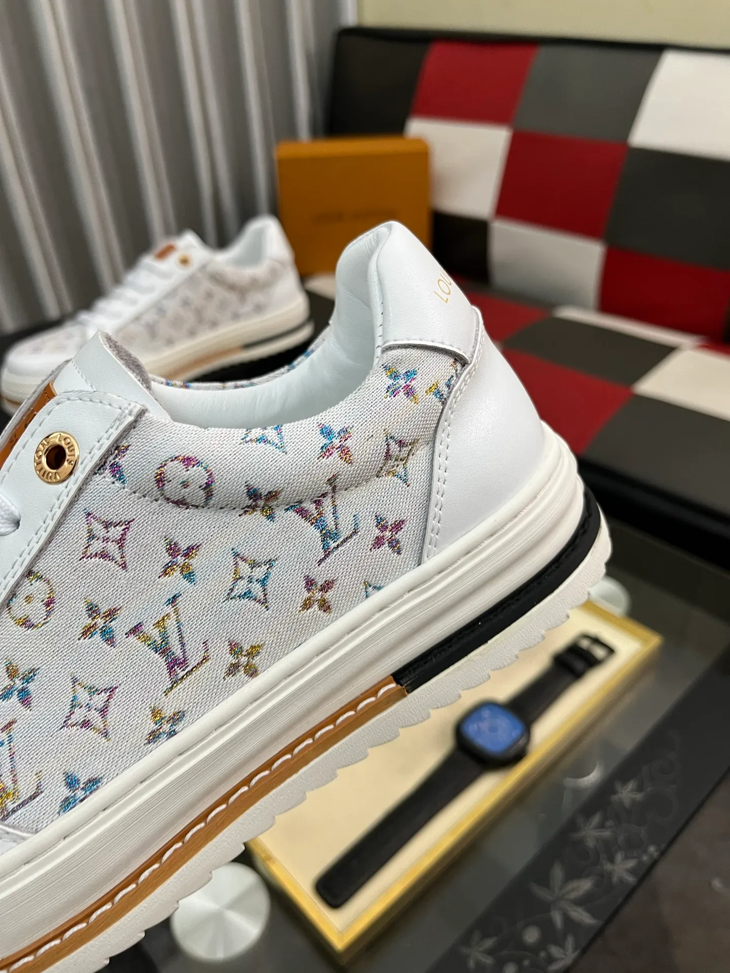 Men's Men's Shoes 💰420⌚️⌚️LV Louis Vuitton. The latest trendy casual shoes are popular in physical stores in sizes 38-44. New spring and summer comfortable imported custom original cowhide, unique jacquard fabric element design. Paired with sheepskin lining, Lv original base, [sun][sun] high-end packaging and high quality💪Details determine quality, you can enter and leave the counter at will, welcome to compare